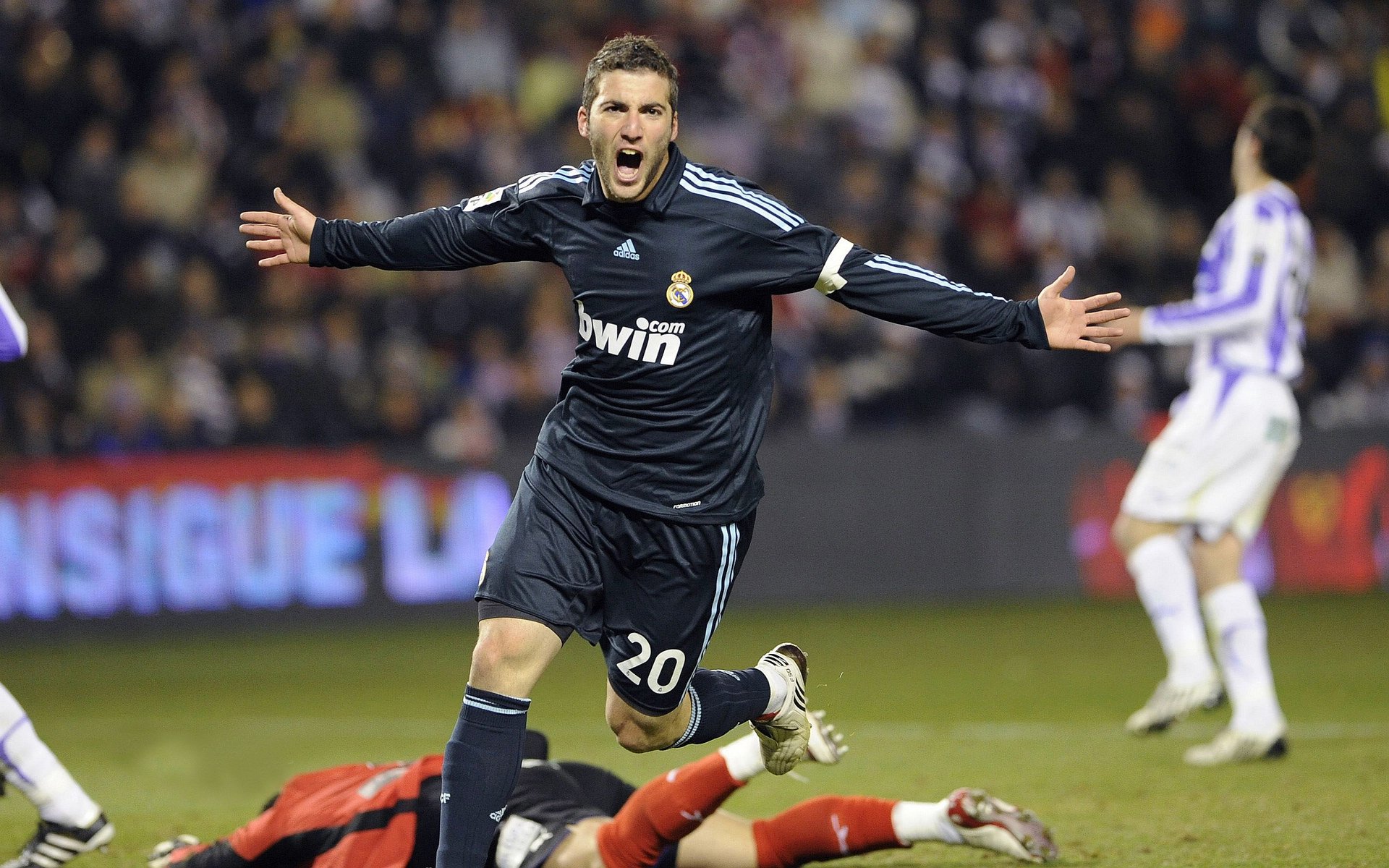 全市大规模健身挑战赛，引领全民运动热潮，健身挑战赛的报道