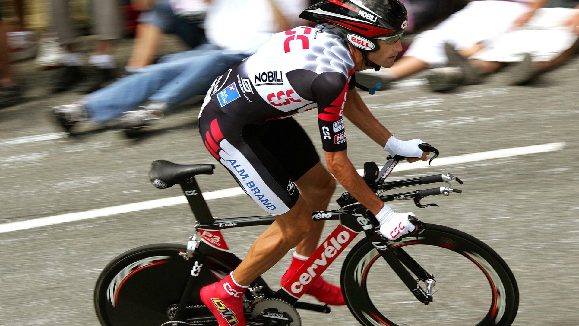 开云体育移动版-迈克尔·福斯突破极限夺冠，赛后赛场瞬间，迈克尔-j-福克斯